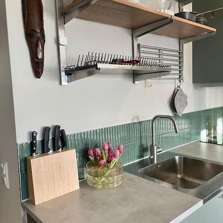 Newly Built Bright Apartment, Close To Everything If You Want To Visit Stockholm, You Will Find The Perfect Accommodation Here! Ferry Line 80 Makes It Very Convenient And Easy To Get To The City Center Nacka Dış mekan fotoğraf
