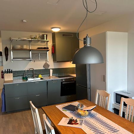 Newly Built Bright Apartment, Close To Everything If You Want To Visit Stockholm, You Will Find The Perfect Accommodation Here! Ferry Line 80 Makes It Very Convenient And Easy To Get To The City Center Nacka Dış mekan fotoğraf