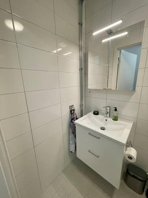 Newly Built Bright Apartment, Close To Everything If You Want To Visit Stockholm, You Will Find The Perfect Accommodation Here! Ferry Line 80 Makes It Very Convenient And Easy To Get To The City Center Nacka Dış mekan fotoğraf