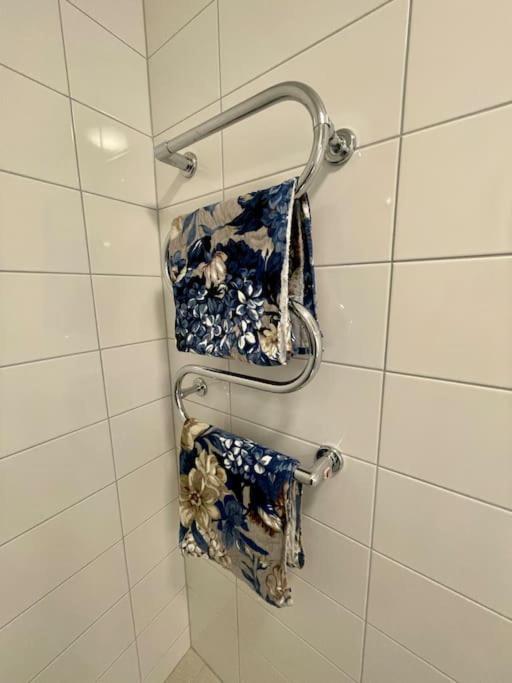 Newly Built Bright Apartment, Close To Everything If You Want To Visit Stockholm, You Will Find The Perfect Accommodation Here! Ferry Line 80 Makes It Very Convenient And Easy To Get To The City Center Nacka Dış mekan fotoğraf