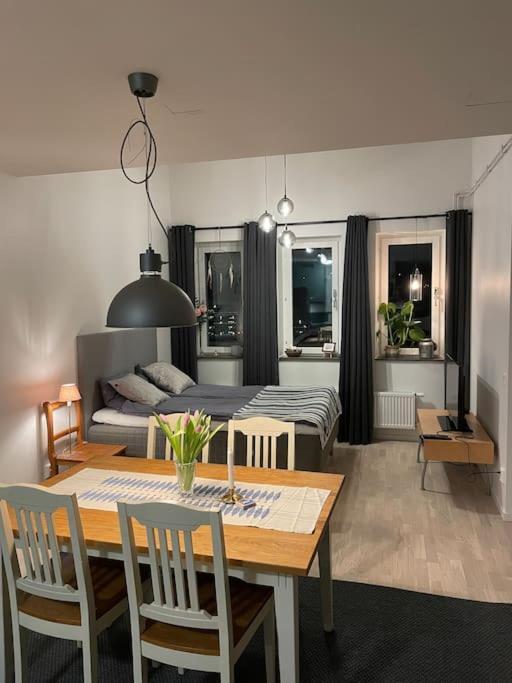 Newly Built Bright Apartment, Close To Everything If You Want To Visit Stockholm, You Will Find The Perfect Accommodation Here! Ferry Line 80 Makes It Very Convenient And Easy To Get To The City Center Nacka Dış mekan fotoğraf