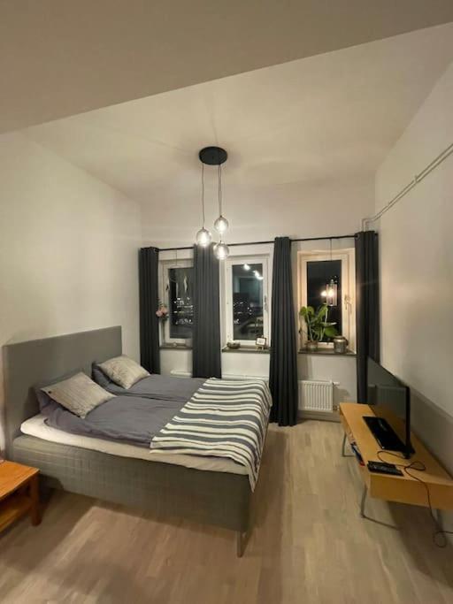 Newly Built Bright Apartment, Close To Everything If You Want To Visit Stockholm, You Will Find The Perfect Accommodation Here! Ferry Line 80 Makes It Very Convenient And Easy To Get To The City Center Nacka Dış mekan fotoğraf