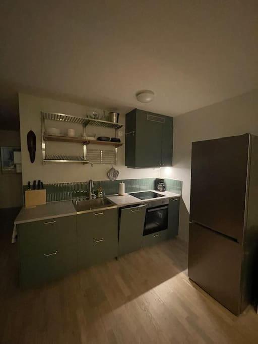Newly Built Bright Apartment, Close To Everything If You Want To Visit Stockholm, You Will Find The Perfect Accommodation Here! Ferry Line 80 Makes It Very Convenient And Easy To Get To The City Center Nacka Dış mekan fotoğraf