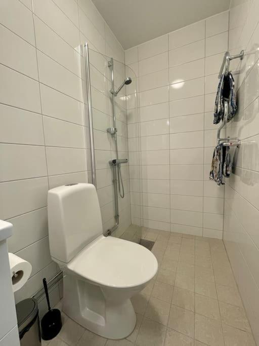Newly Built Bright Apartment, Close To Everything If You Want To Visit Stockholm, You Will Find The Perfect Accommodation Here! Ferry Line 80 Makes It Very Convenient And Easy To Get To The City Center Nacka Dış mekan fotoğraf