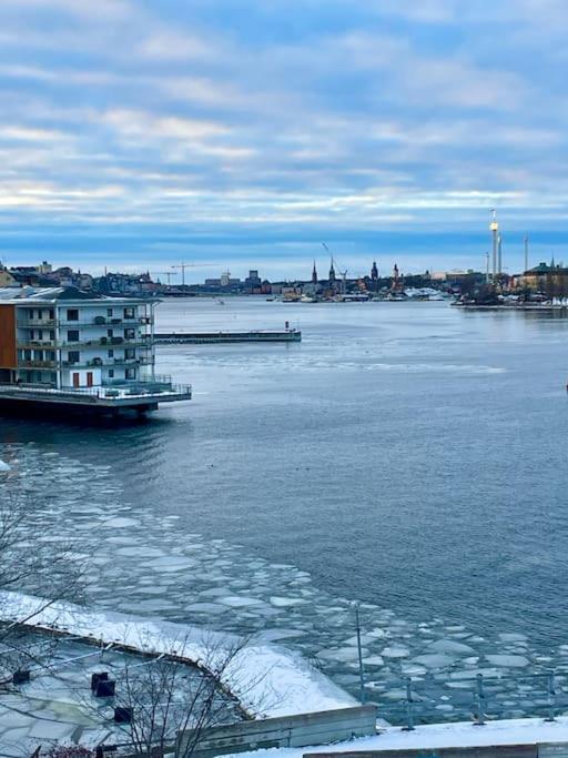 Newly Built Bright Apartment, Close To Everything If You Want To Visit Stockholm, You Will Find The Perfect Accommodation Here! Ferry Line 80 Makes It Very Convenient And Easy To Get To The City Center Nacka Dış mekan fotoğraf