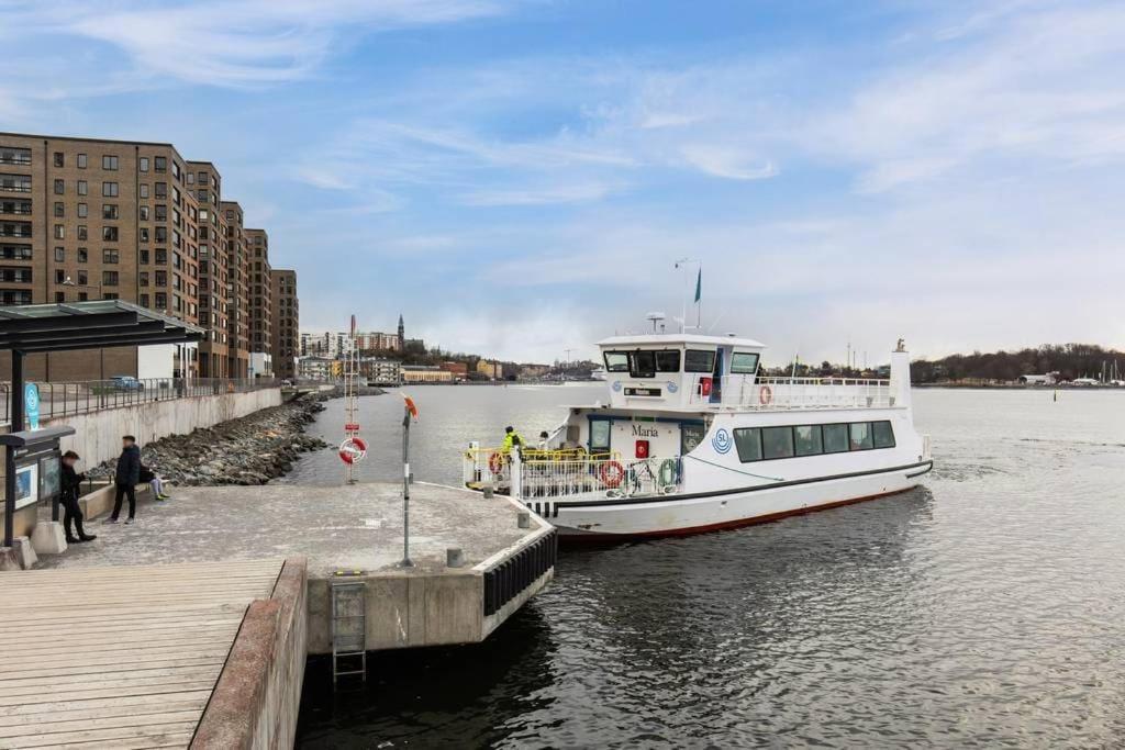 Newly Built Bright Apartment, Close To Everything If You Want To Visit Stockholm, You Will Find The Perfect Accommodation Here! Ferry Line 80 Makes It Very Convenient And Easy To Get To The City Center Nacka Dış mekan fotoğraf