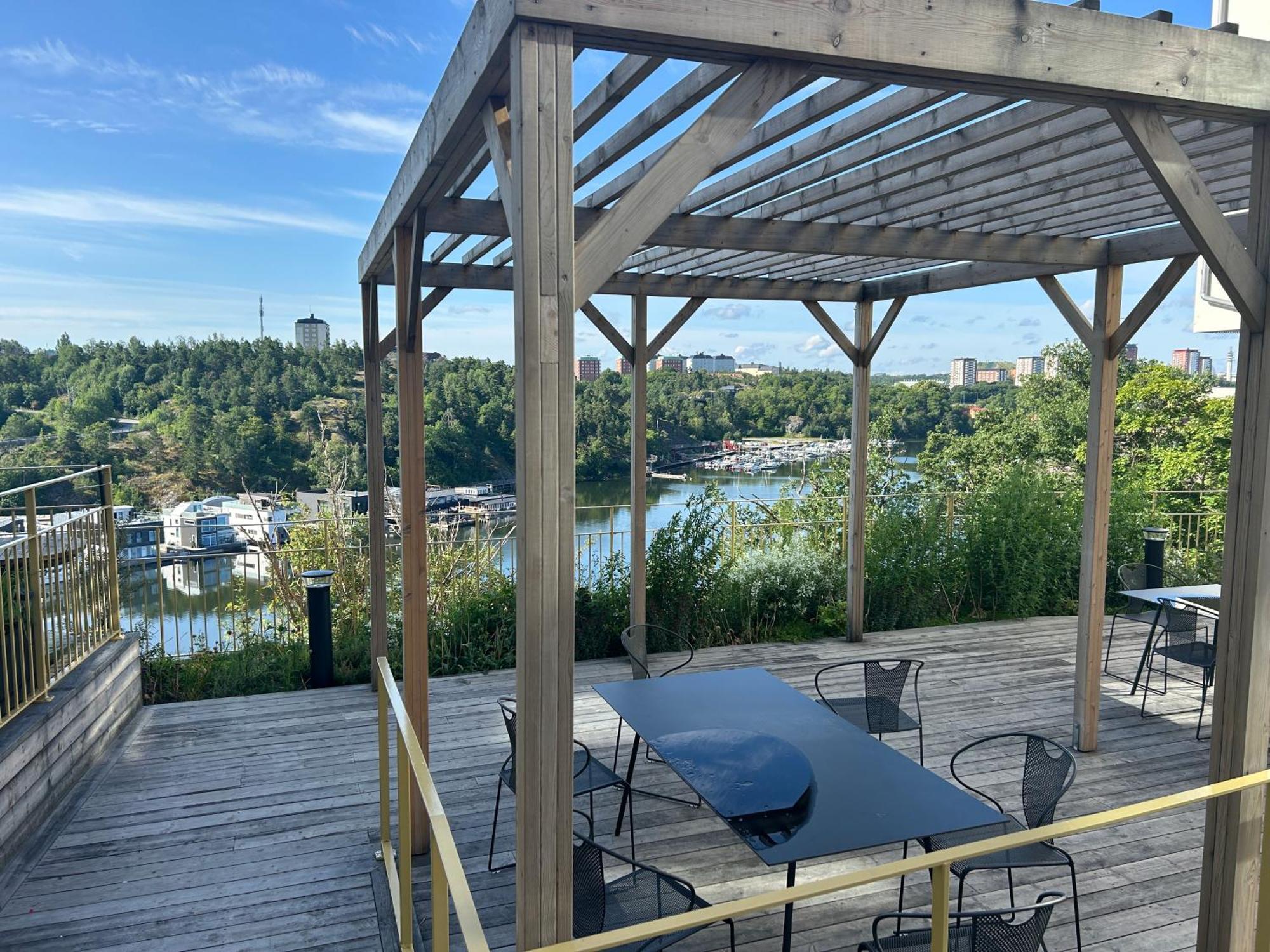 Newly Built Bright Apartment, Close To Everything If You Want To Visit Stockholm, You Will Find The Perfect Accommodation Here! Ferry Line 80 Makes It Very Convenient And Easy To Get To The City Center Nacka Dış mekan fotoğraf